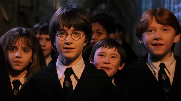 哈利·波特(Harry Potter),罗恩·韦斯莱(Ron Weasley),赫敏·格兰杰(Hermione Granger),伏地魔勋爵(Lord Voldemort),德拉科·马尔福(Draco Malfoy),小天狼星·布莱克(Sirius Black),雷木斯·卢平Cedric Diggory,Dudley Dursley,Petunia Dursley,Vernon Dursley,Lucius Malfoy,Cho Chang,Seamus Finnigan,Dean Thomas,Gilderoy Lockhart,Dobby,Dobby,几乎无头的Nick,Moaning Myrtle,Moaning Myrtle,Sybill Trelawney,Filius Flitwick等...