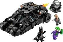 Batman Tumbler vs. Duas Facas e o Coringa